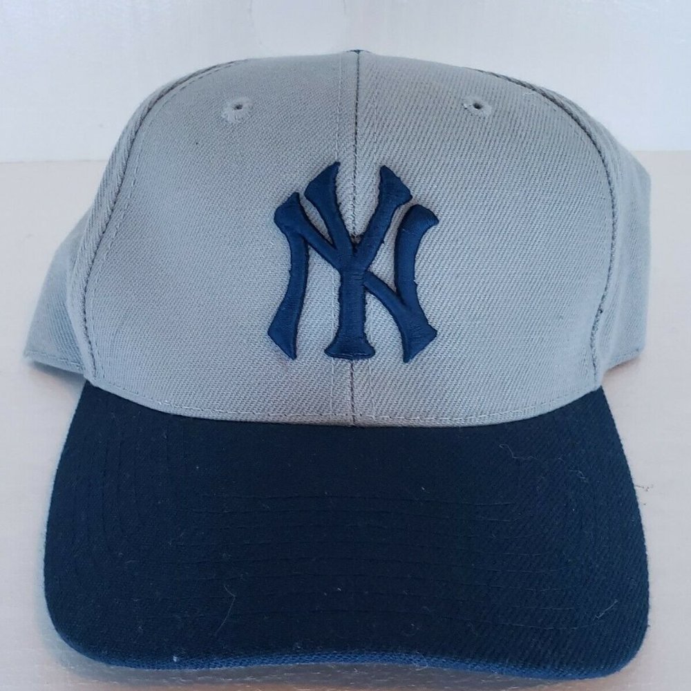 Vintage New York YANKEES Gray and Blue Hat